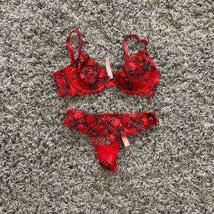 SET Victoria’s Secret embroidered red unlined Demi bra & thong 32C/XS